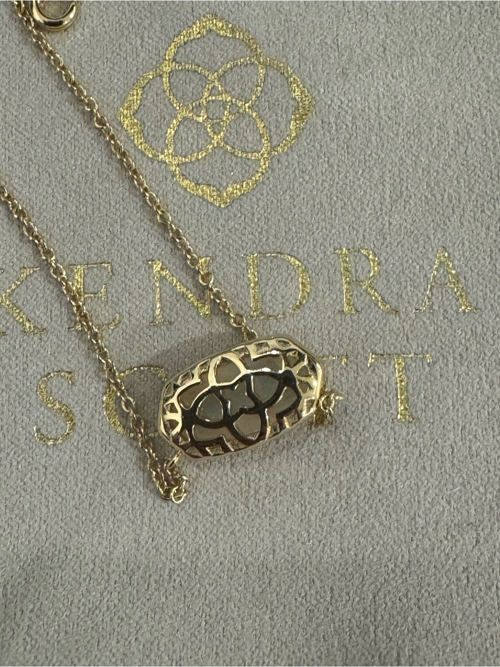 Kendra Scott Gold Pendant Necklace - Picture 4 of 4
